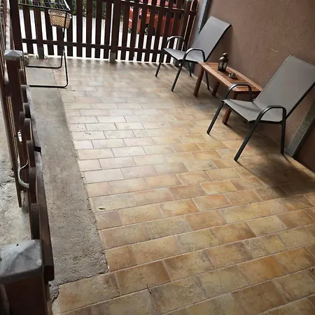 Apartmán & Kariotes *